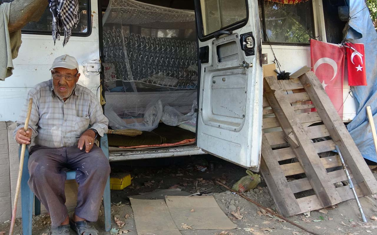 Aydın'da kiralık evinden sıkılıp minibüste yaşamaya başladı
