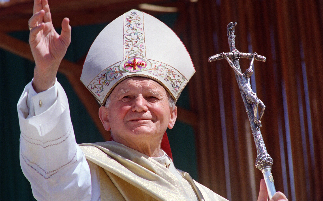 Papa II. John Paul'un kutsal emanetleri katedralden çalındı