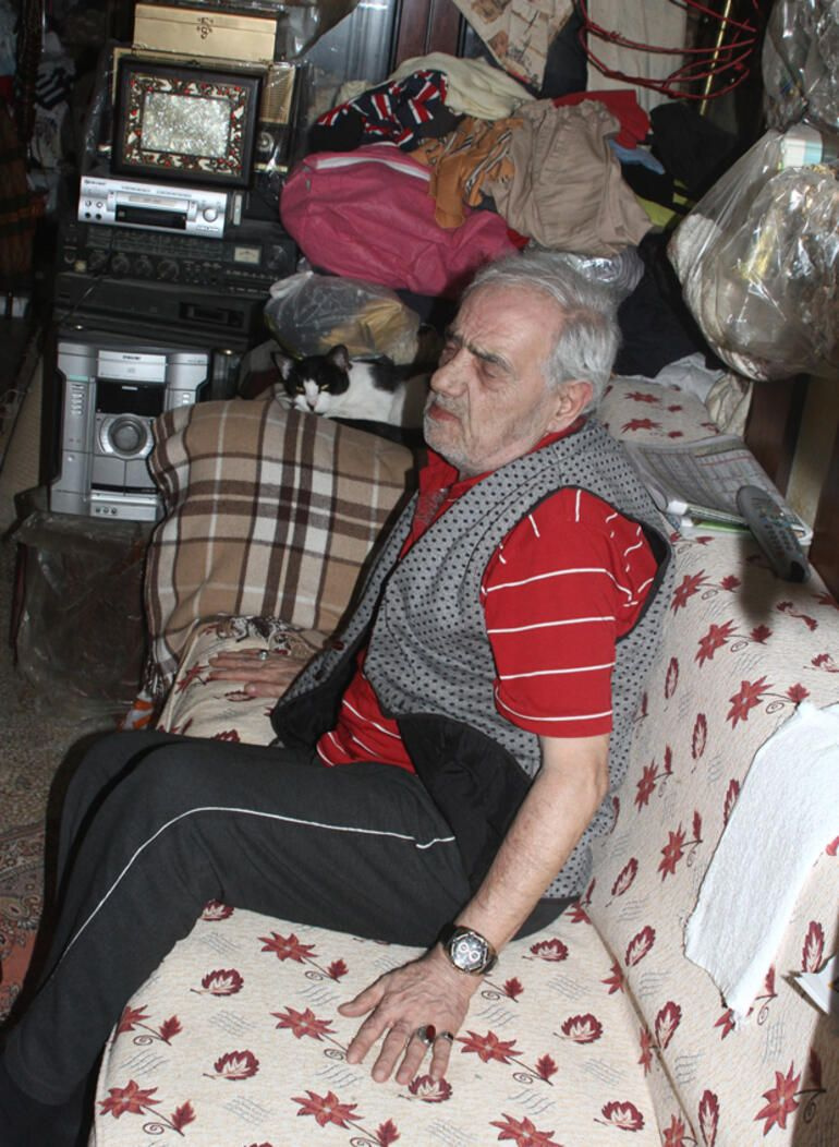 Ebru Gündeş'in yıllardır konuşmadığı babası Remzi Gündeş hayatını kaybetti