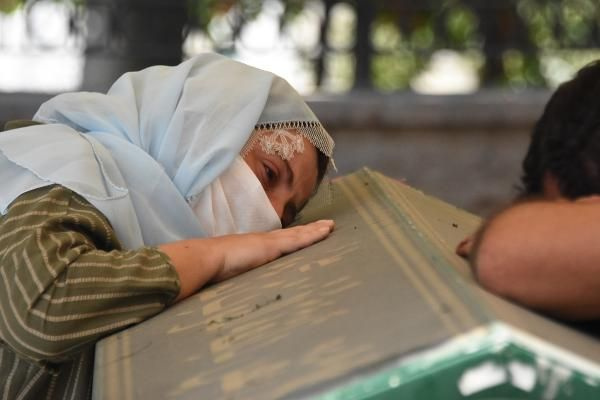 Konya'da öğretmen çiftin canlı ders verdiği sırada 20 aylık bebeği balkondan düştü