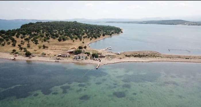 Hülya Avşar ada satın aldı! Mimarisini de kızı Zehra Çilingiroğlu'na bıraktı