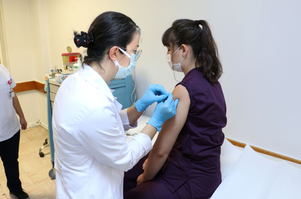 Türkiye'de koronavirüs aşısı denenlere ne oldu? Halsizlik, eklem ve baş ağrısı yaptı