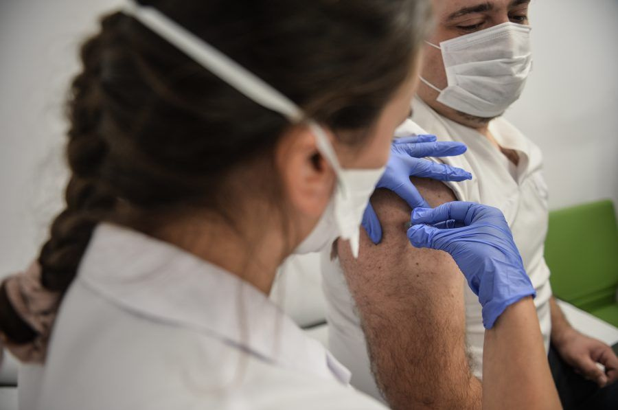 Türkiye'de koronavirüs aşısı denenlere ne oldu? Halsizlik, eklem ve baş ağrısı yaptı