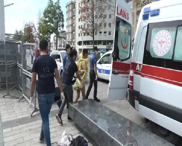 İstanbul Taksim'de çıplak kadın şoku! Polisler poşete sarıp götürdü