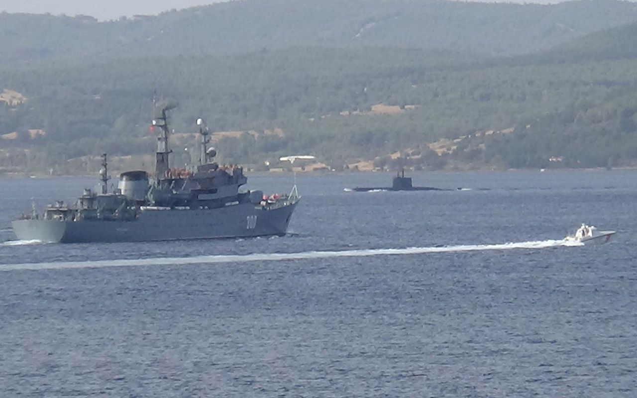 Çanakkale Boğazı'ndan geçen Rus savaş gemisi Türk denizaltısıyla karşılaştı