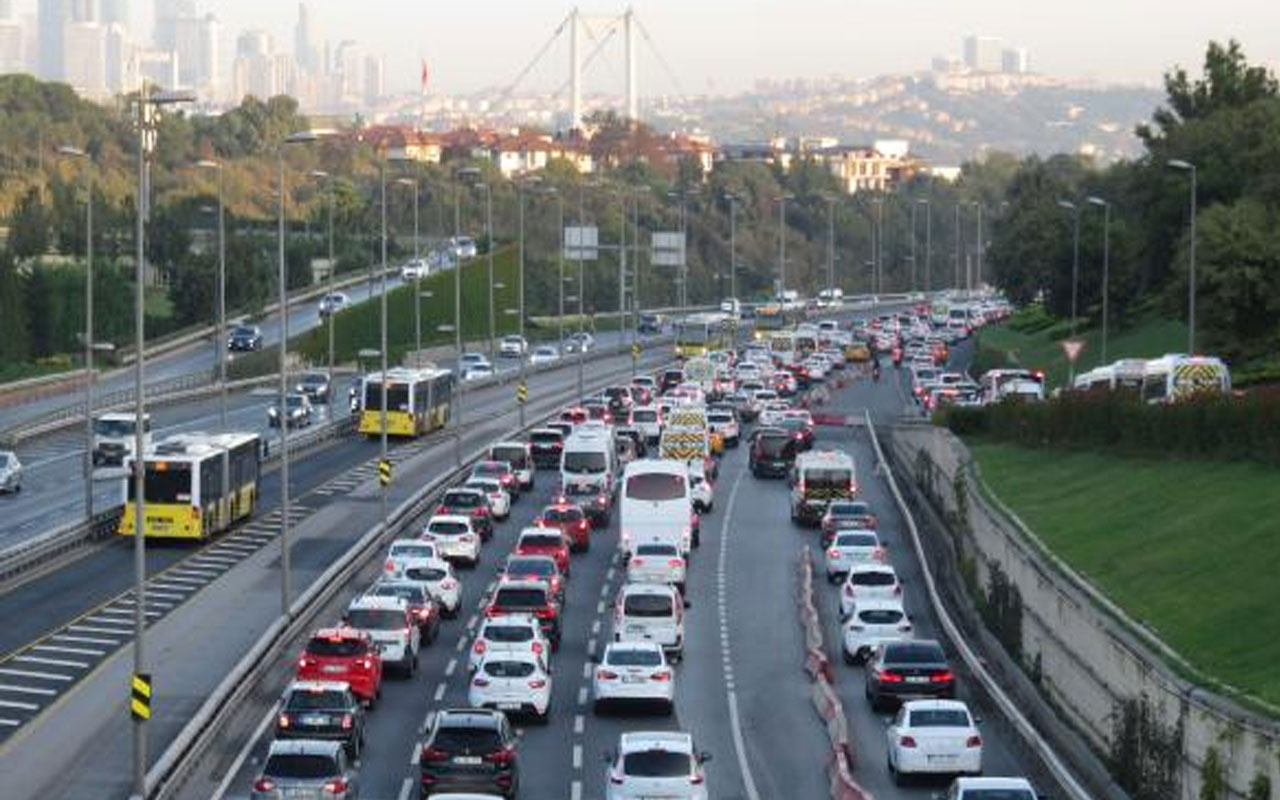 İstanbul'da kademeli mesai başladı! Trafik yoğunluğu yüzde 42'ye ulaştı