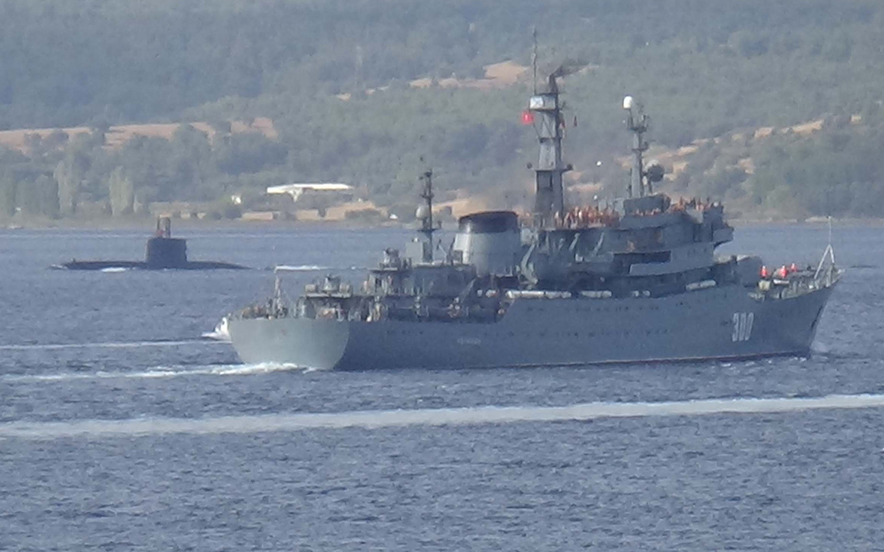 Çanakkale Boğazı'ndan geçen Rus savaş gemisi Türk denizaltısıyla karşılaştı