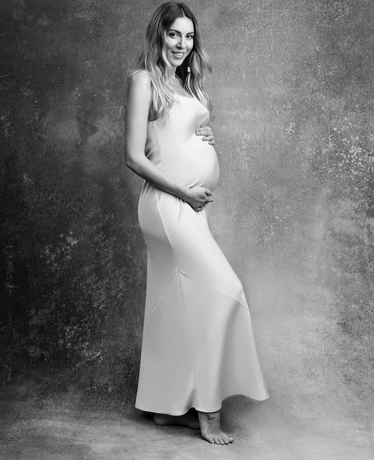 8 aylık hamile olan Sinem Kobal paylaştı güzelliğiyle herkesi büyüledi