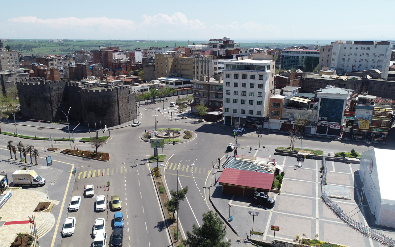 Diyarbakır'da 'hava gelmiyor' diye top atışlarıyla yıkılmıştı! Bakan Kurum müjdeli haberi verdi