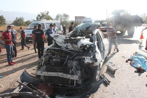 Tokat'ta feci kaza! Otomobil park halindeki tıra çarptı: 2 ölü, 2 yaralı