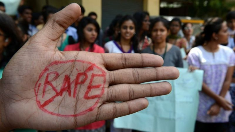 Hindistan'da 2 genç kız toplu tecavüz sonucu öldü! Ayakta duramıyordu