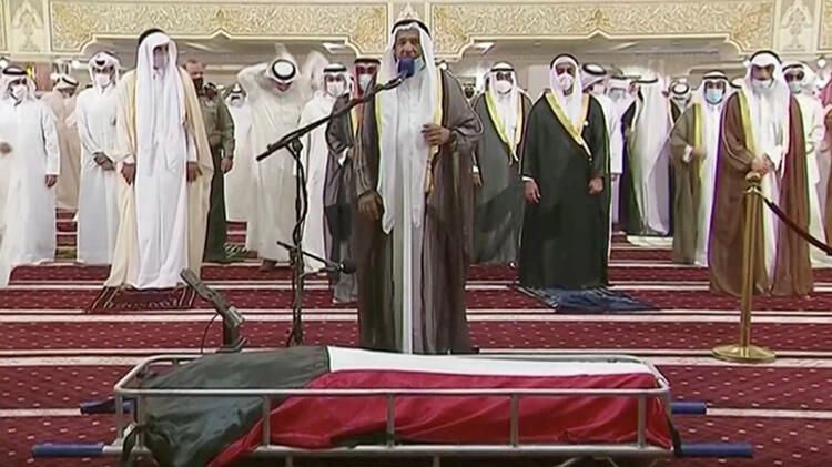 Dünya bu fotoğrafı konuşuyor! Kuveyt Emiri böyle gömüldü