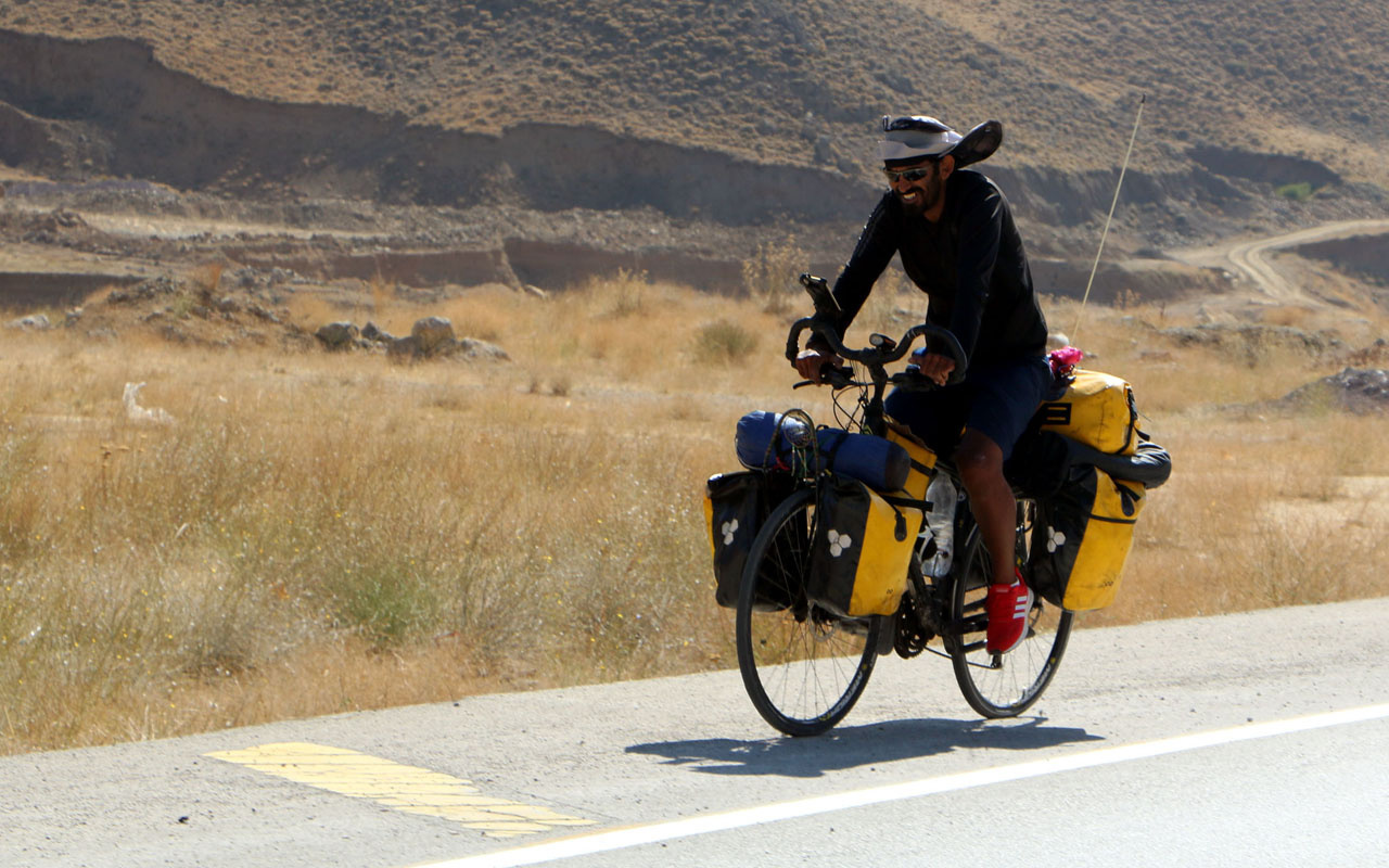 7 bin kilometreyi pedalla aştı Türkiye gezisi yarım kaldı İranlı bisiklet gezginini korona vurdu
