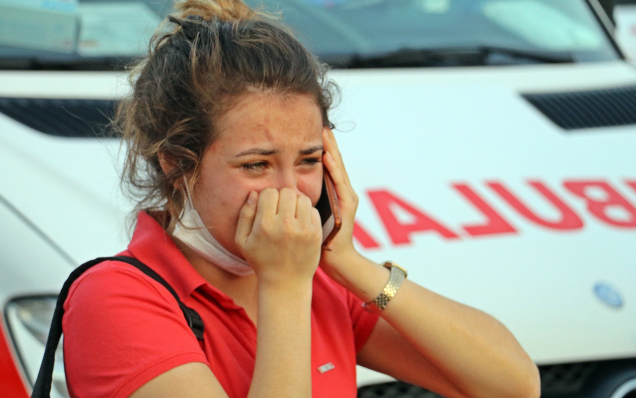 Antalya'da servis minibüsü TIR'a arkadan çarpınca korkunç kaza yaşandı: 12 yaralı