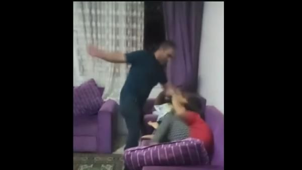 Cani baba gözaltına alındı! Mersin'de çocuklarına şiddeti canlı yayınladı