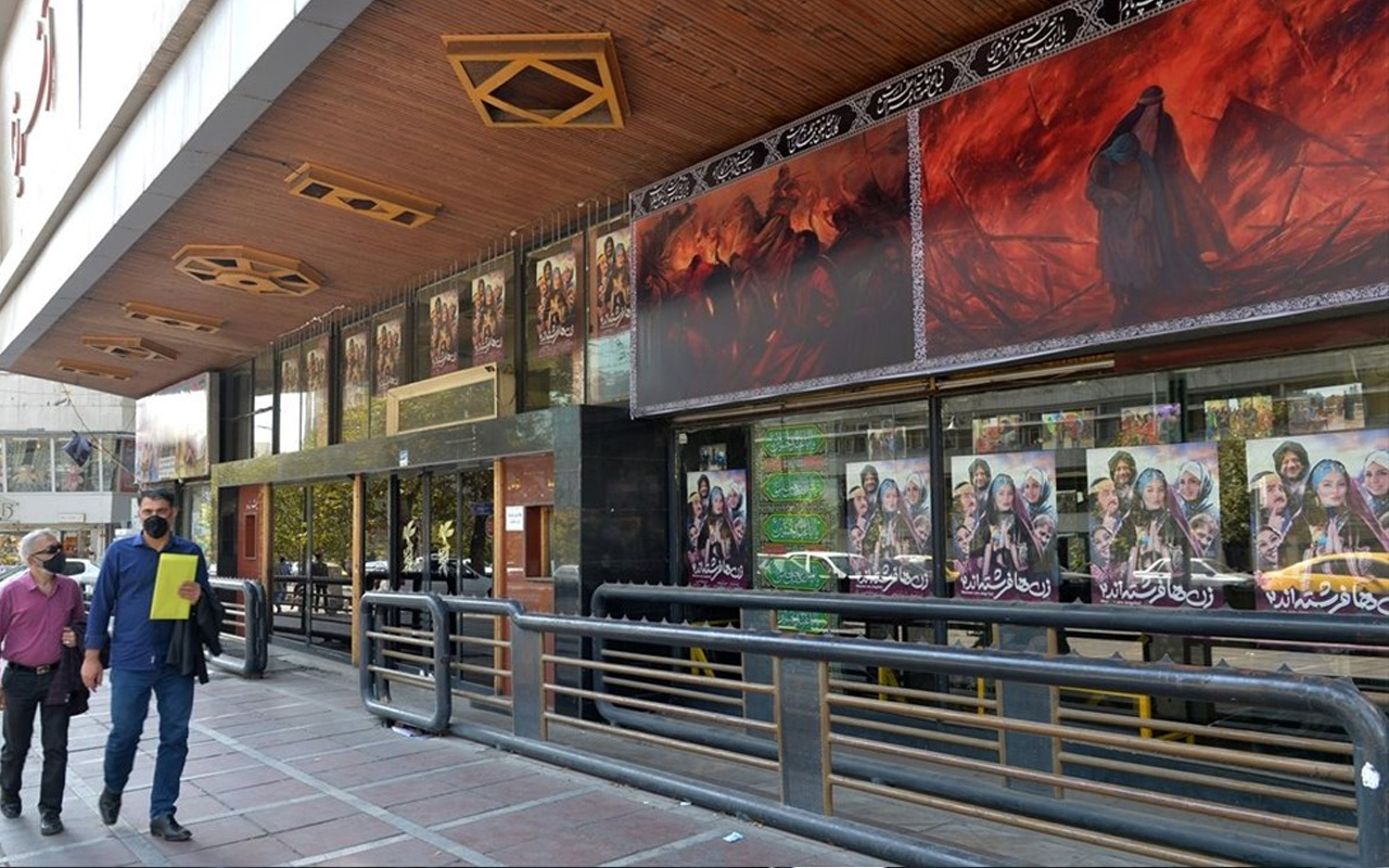 İran'da sinema, tiyatro ve müzeler yeniden kapatılıyor