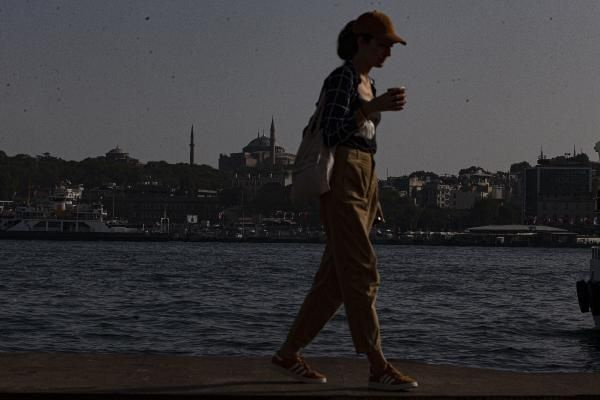 İstanbul kavruluyor! Sıcaklık 35 dereceye çıktı soluğu Boğaz'da aldılar