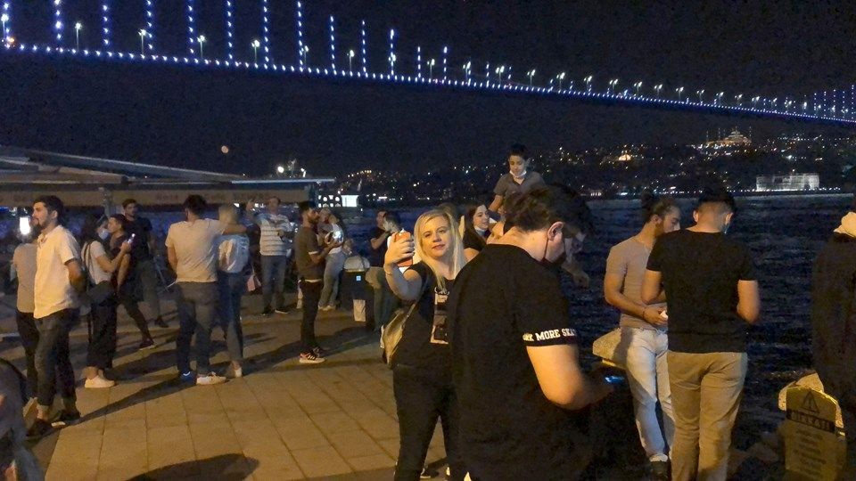 İstanbul'da selfie uğruna virüs kurallarını hiçe saydılar