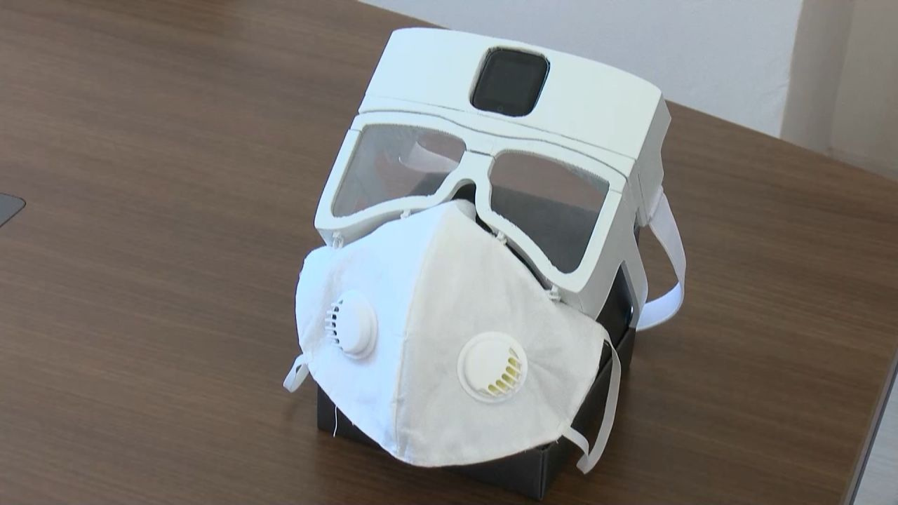 Yerli 'akıllı maske' seri üretime hazır fikri oğlu verdi babası yaptı