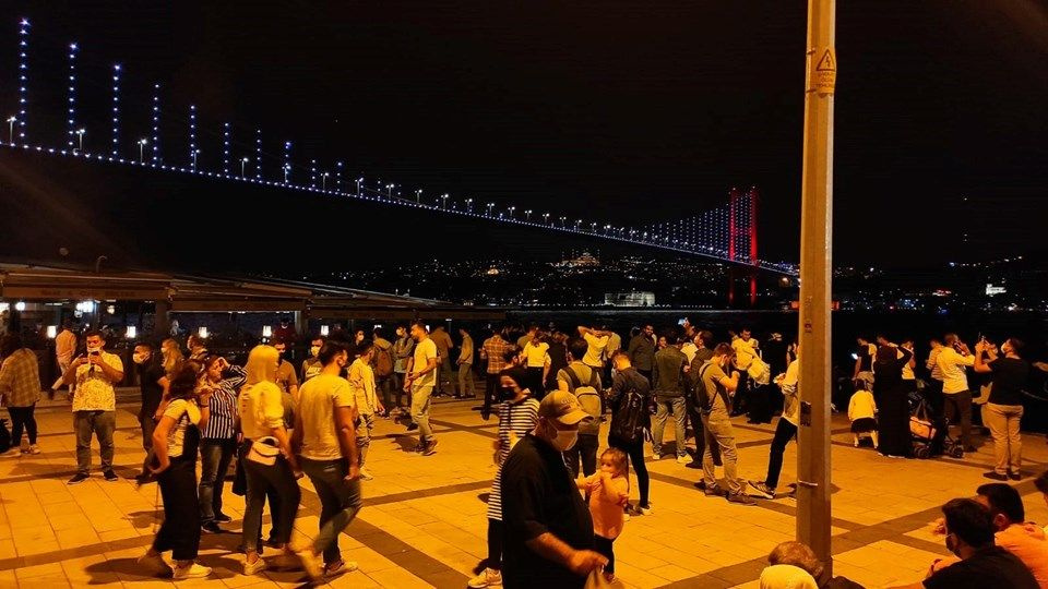 İstanbul'da selfie uğruna virüs kurallarını hiçe saydılar