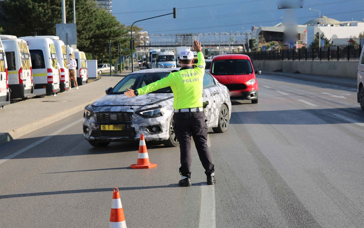 İstanbul'da usulsüz geçici plakalı 12 araç trafikten men edildi
