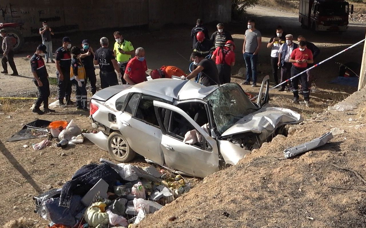Kırıkkale'de köprüden düşen otomobilde sıkışarak gelen feci ölüm