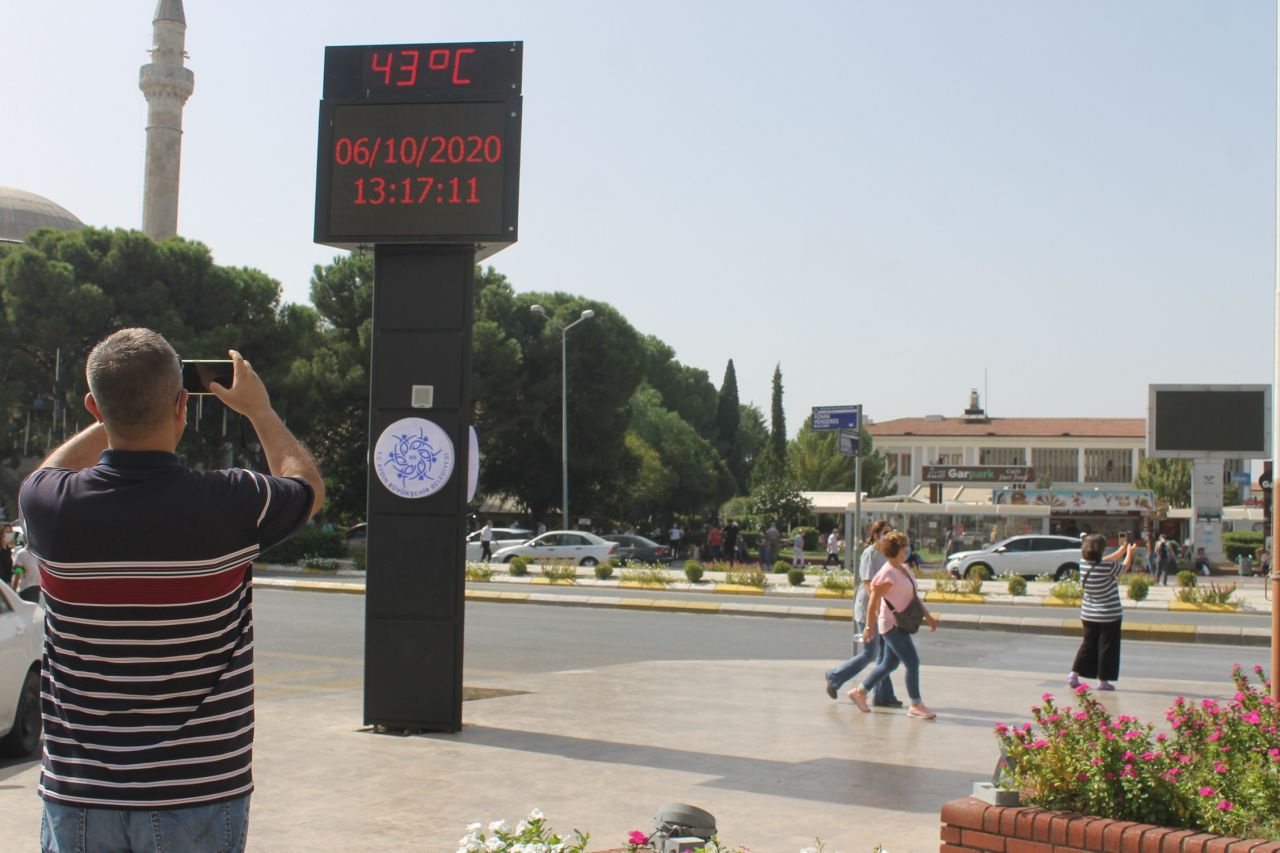 Son 77 yılın sıcaklık rekoru! Aydınlılar termometreleri fotoğrafladı