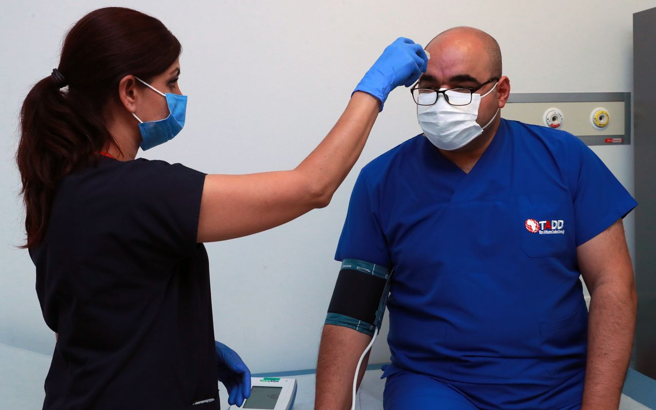 Çin'in geliştirdiği koronavirüs aşısı Ankara Şehir Hastanesi'nde ilk kez uygulandı