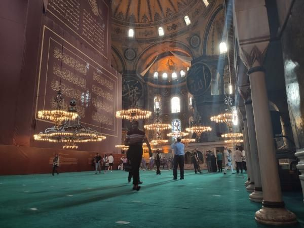 Cumhurbaşkanı Erdoğan Ayasofya Camii'ne 2 hat levhası hediye etti