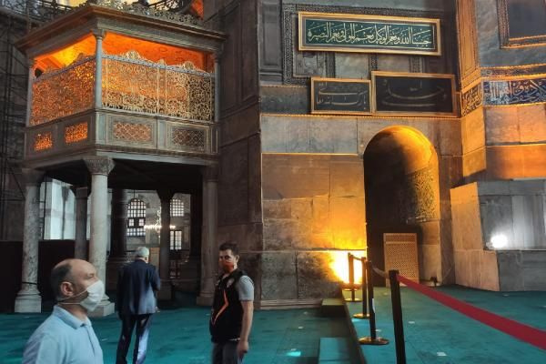 Cumhurbaşkanı Erdoğan Ayasofya Camii'ne 2 hat levhası hediye etti