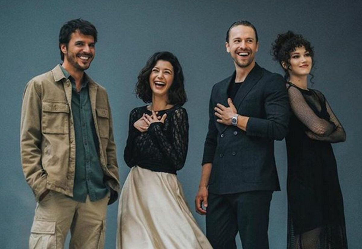 Netflix Türk dizileri efsaneleşiyor Beren Saat'in dizisi Atiye'yi izleyenler Türk arkadaş ediniyor