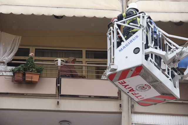 Kocaeli'de yaşlı kadın ölümden döndü! Onlar fotoğraf çekmeye çalıştı