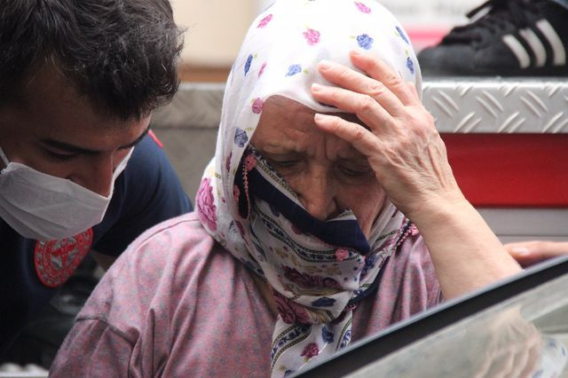 Kocaeli'de yaşlı kadın ölümden döndü! Onlar fotoğraf çekmeye çalıştı