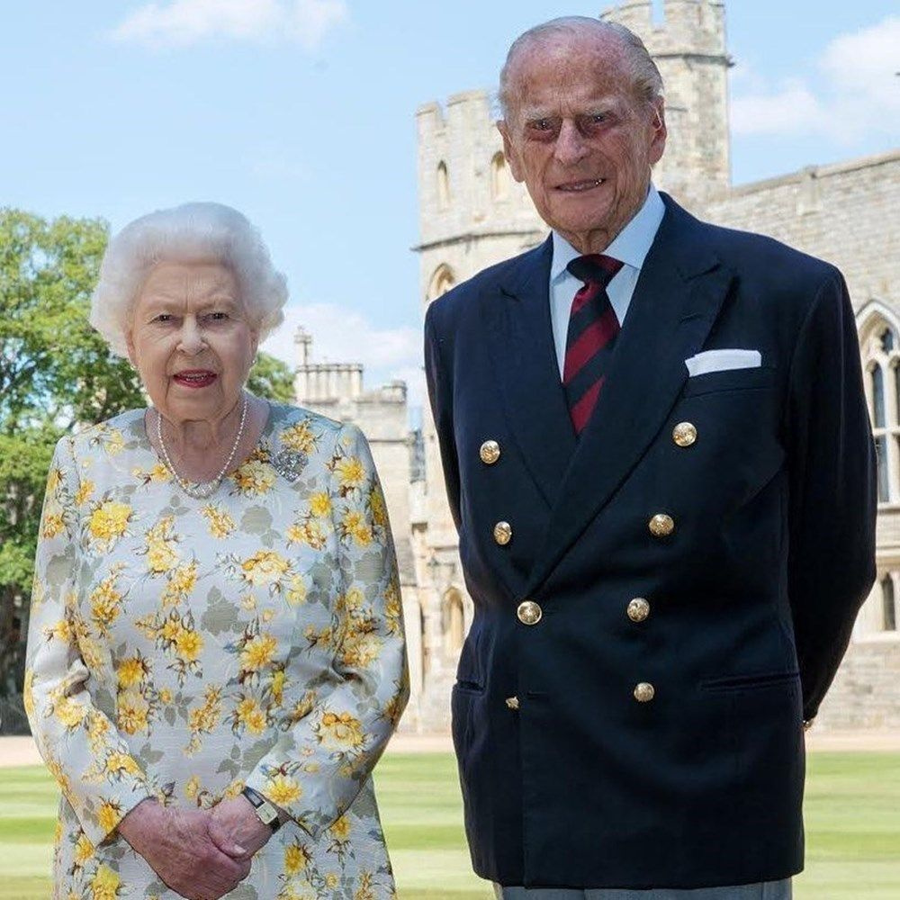 Kraliçe Elizabeth eşi Prens Philip'i 7 ayın ardından bırakıp işbaşı yapıyor