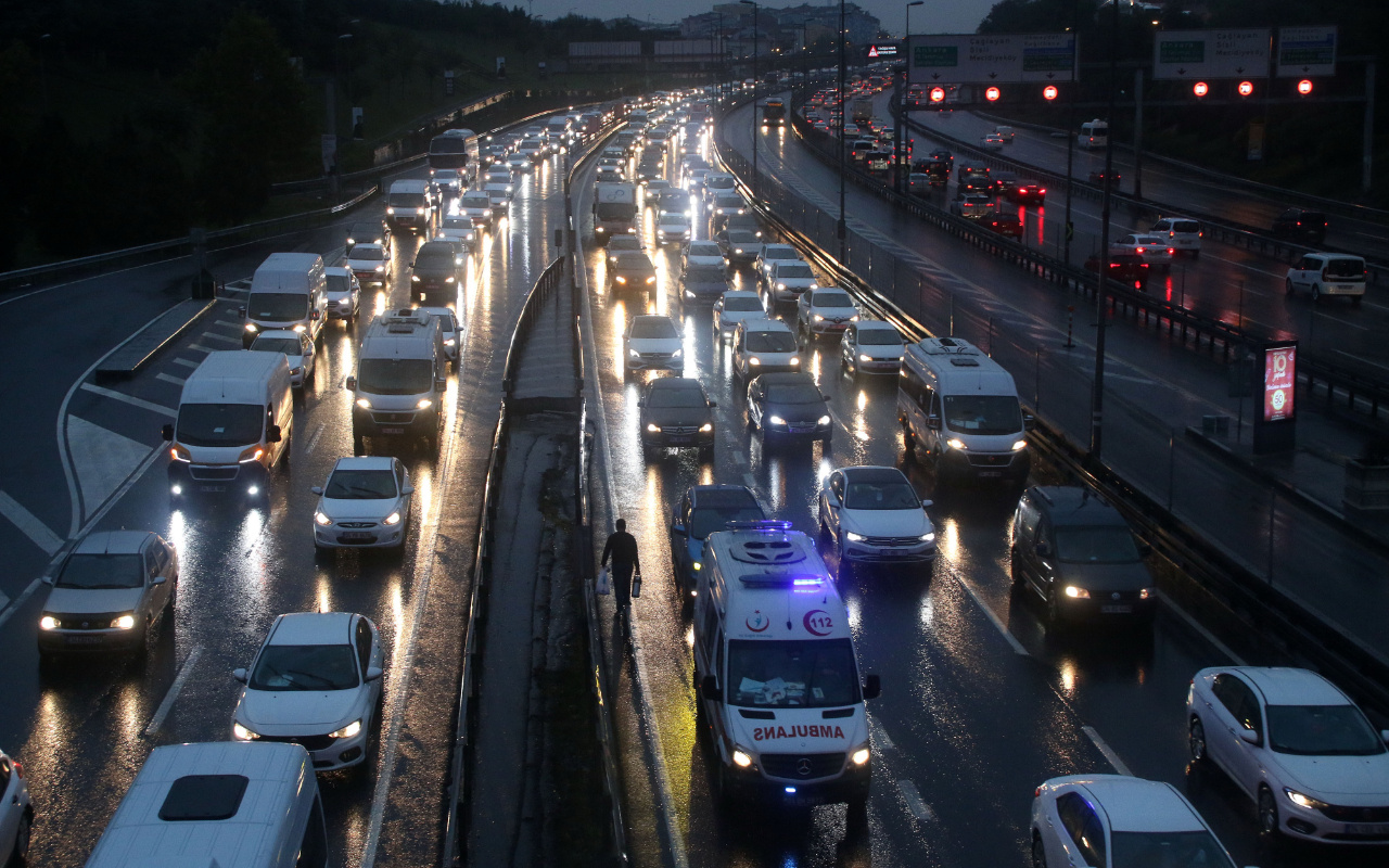 İstanbul'da trafik yoğunluğu yüzde 85' eulaştı