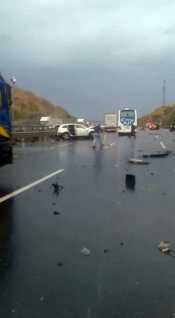 İstanbul'da korkunç kaza! Boğazına bariyer saplandı kafası koptu