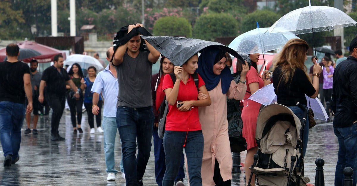 Meteoroloji'den yeni uyarı: Marmara'ya gök gürültülü sağanak geliyor!