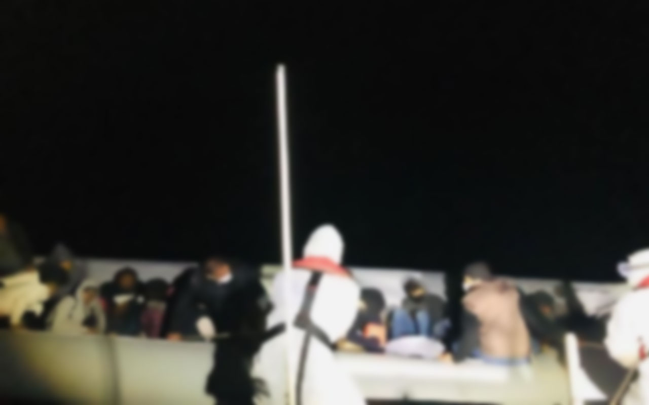 İzmir Urla'da tekneye operasyon! Çok sayıda sığınmacı yakalandı