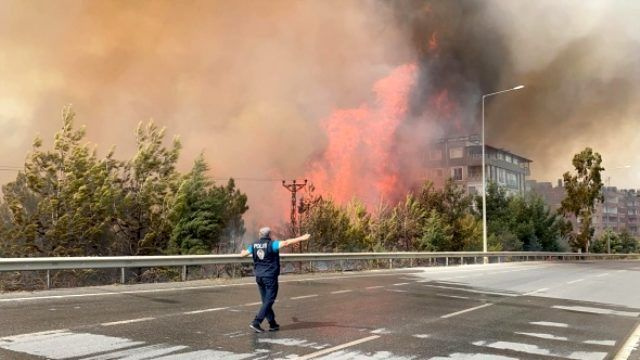 Hatay'da yangına ilişkin Bakan Pakdemirli'den açıklama: Kontrol altına alındı