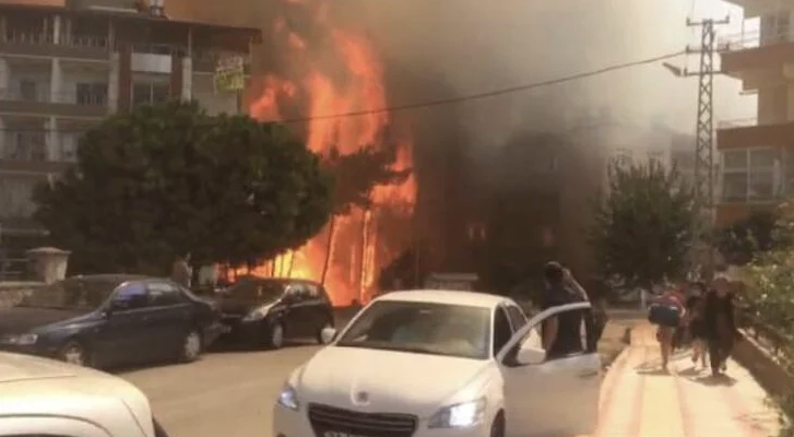 Ünlülerden PKK'ya Hatay yangını tepkisi Fettah Can fena patladı küfür bile etti