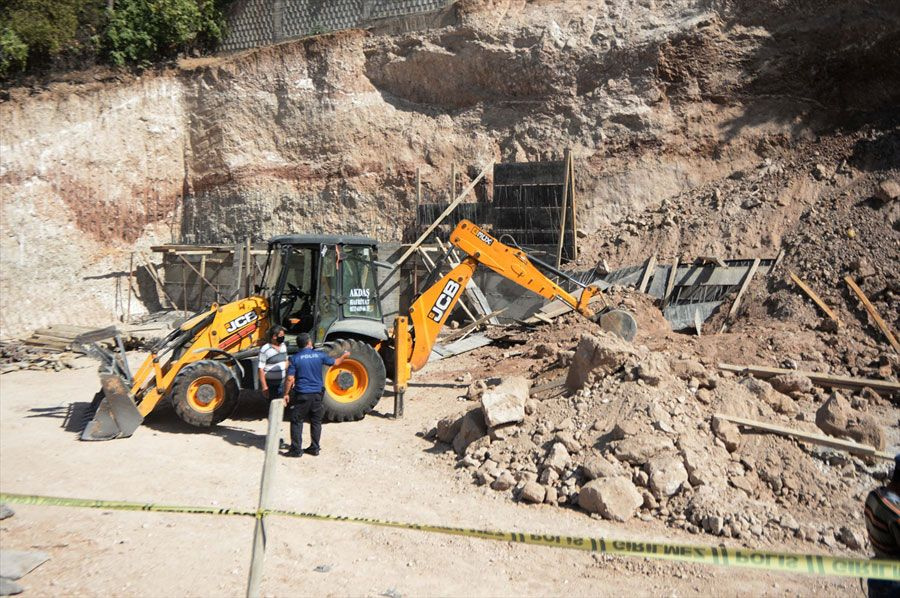 Kahramanmaraş'ta toprak kayması! 2 işçi hayatını kaybetti