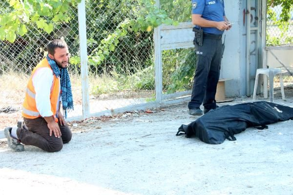 Adana'da arkadaşlarının cansız bedenini görünce sinir krizi geçirdiler! Yürek burkan görüntüler