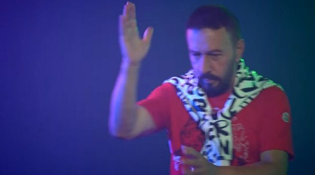 Mustafa Topaloğlu otel parası ödeyemeyince Afrika dansçıları evinde kalmaya başladı