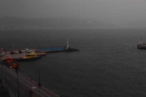Çanakkale'de sağanak! Boğaz transit gemi geçişlerine kapatıldı
