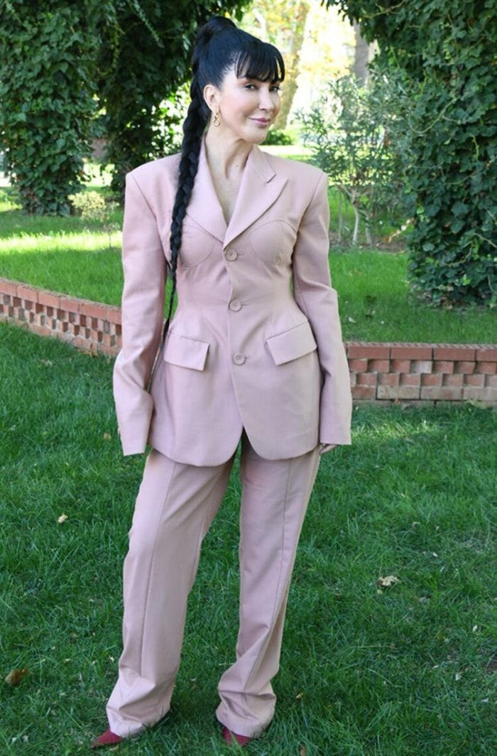 Hande Yener kıyafetiyle sosyal medyada alay konusu oldu �Seneye de