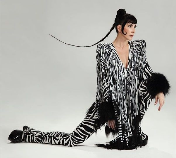 Hande Yener kıyafetiyle sosyal medyada alay konusu oldu �Seneye de