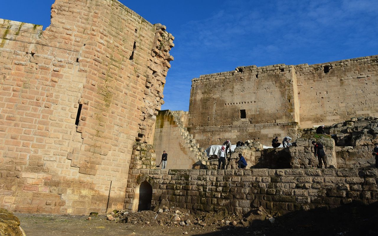 UNESCO listesindeki 9 asırlık Harran Sarayı'nda sevindiren gelişme: Ana kapısı bulundu