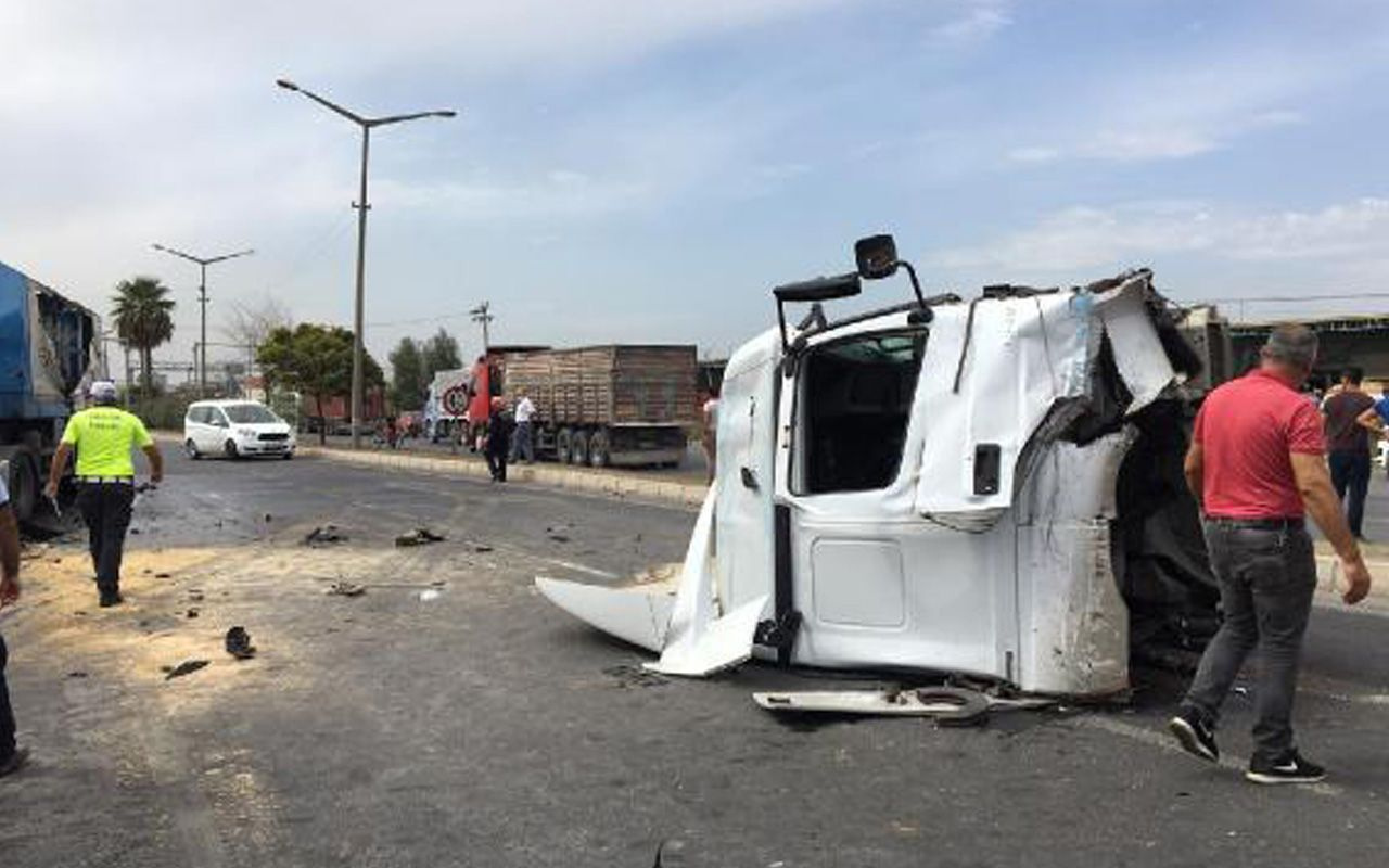 Kupası yerinden fırladı yangın çıktı Mersin'de feci kazada ortalık savaş alanına döndü