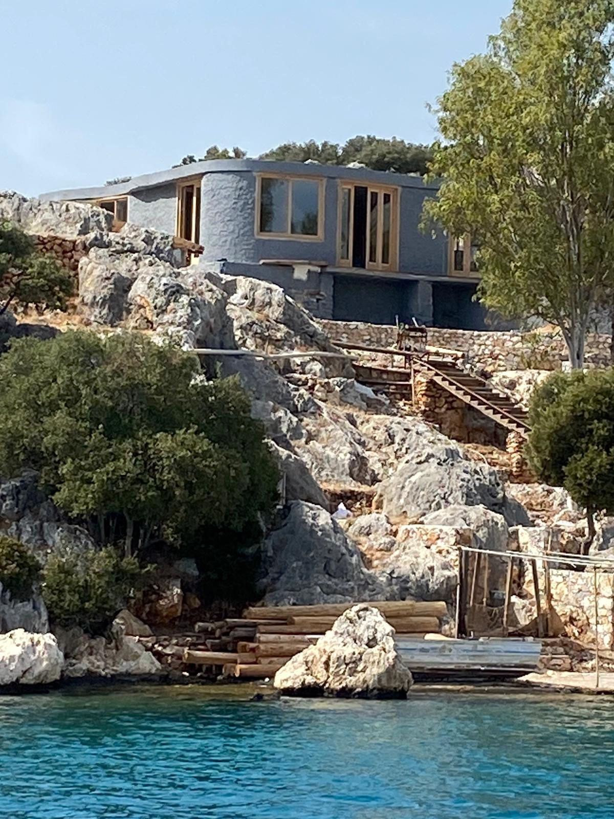 Antalya'da koruma altındaki doğa harikasına kaçak villa diken İngiliz çıktı