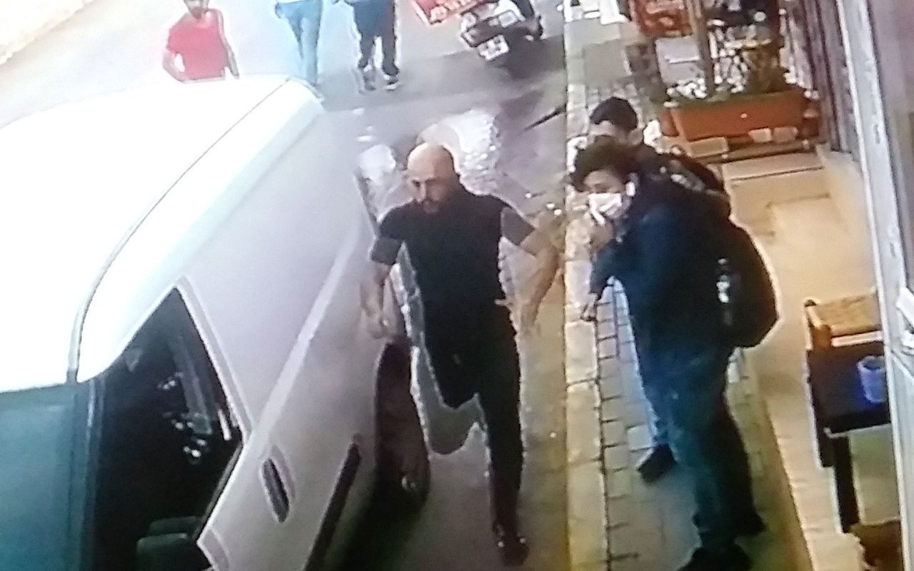 İzmir’de çocuğu ezilmekten kurtardı! Kahramanlık anları anbean kamerada